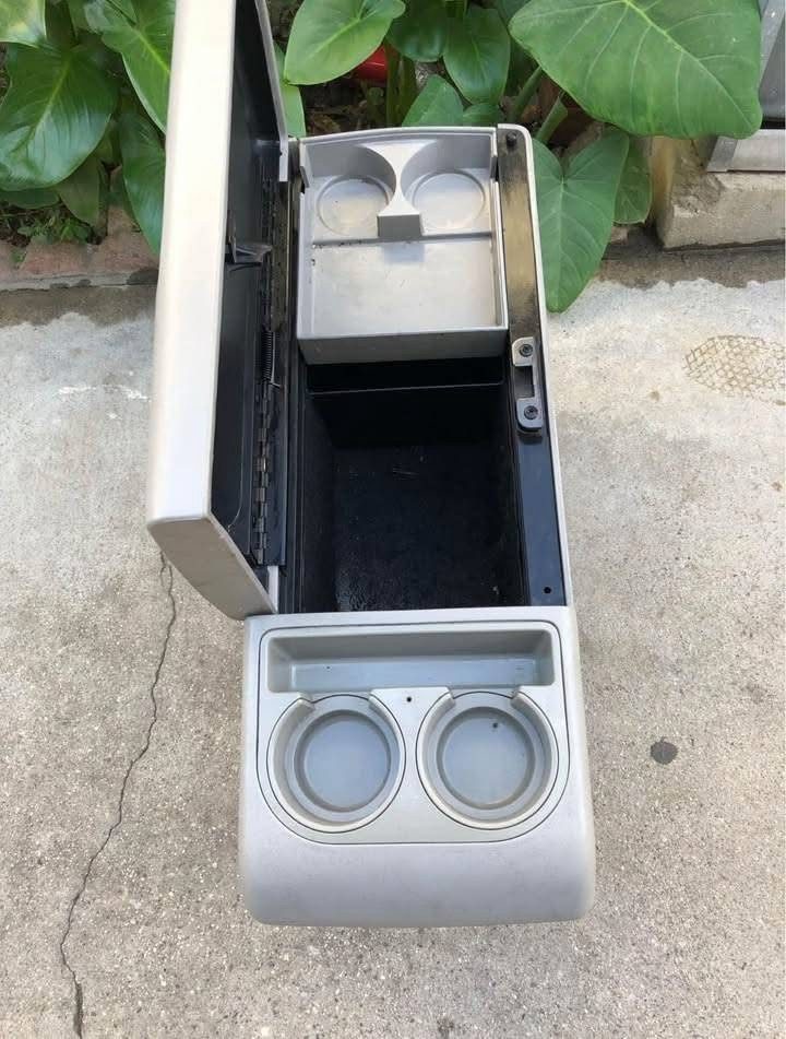 Obs Chevy gmc grey center console 454ss With key - Image 4