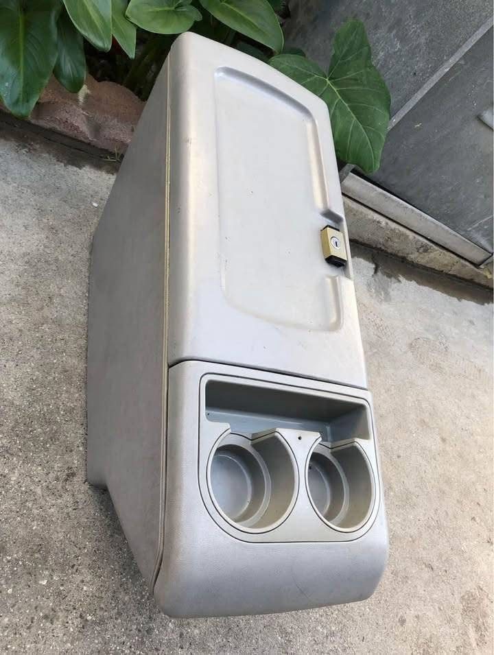 Obs Chevy gmc grey center console 454ss With key