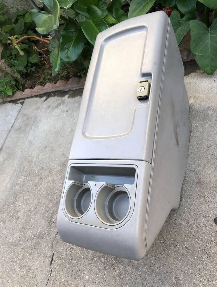 Obs Chevy gmc grey center console 454ss With key - Image 3