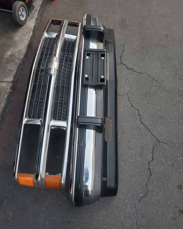 88-98 OBS Chevy-GMC Front Bumper With Lower Valance And A Grill With Side Marker.