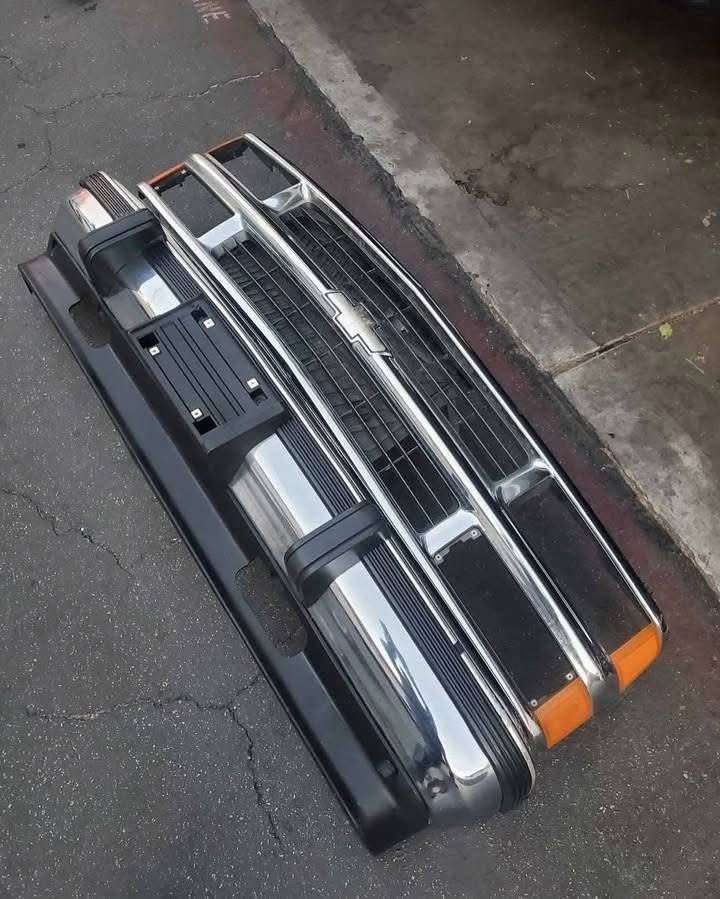 88-98 OBS Chevy-GMC Front Bumper With Lower Valance And A Grill With Side Marker. - Image 3