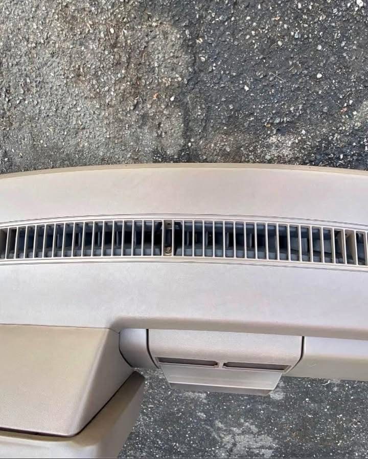 89-94 Dashboard Tahoe CHEVY-GMC Silverado,blazer,Sierra and suburban and Tahoe 92 to 94 Color brown or tan color - Image 6