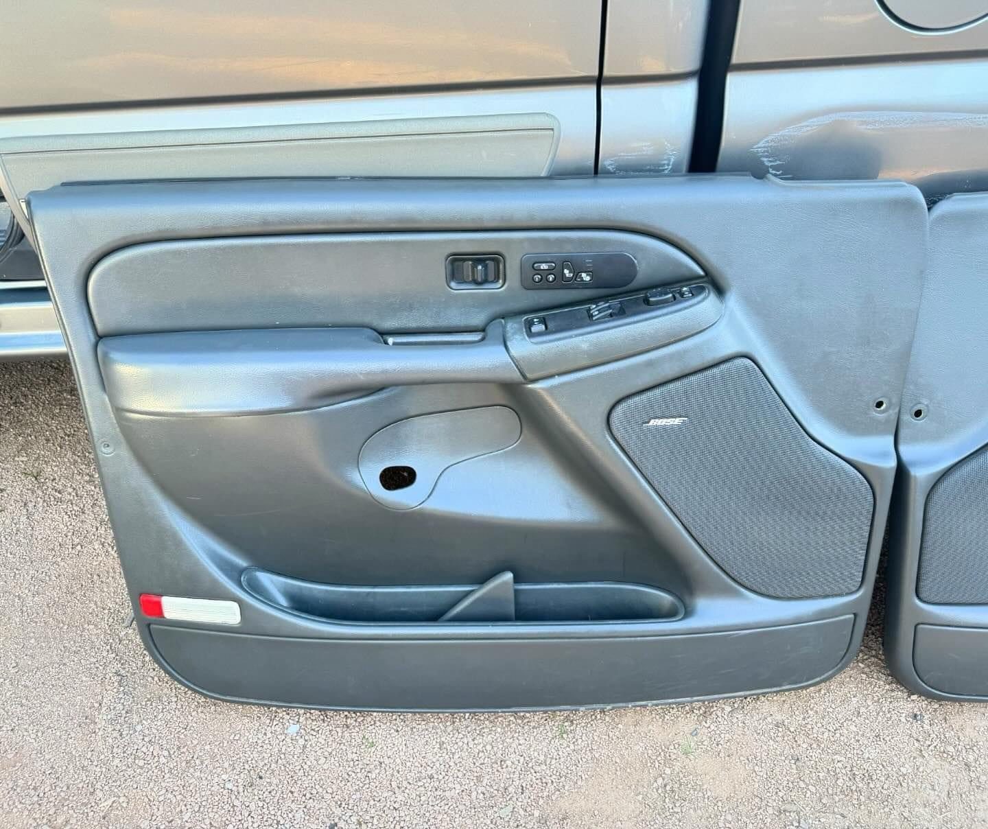 03/07 single cab door panels Silverado / sierra