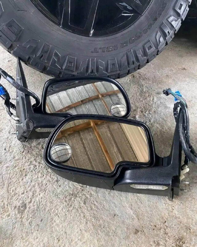 2003–2006 Silverado Power-Fold Side Mirrors - Image 2